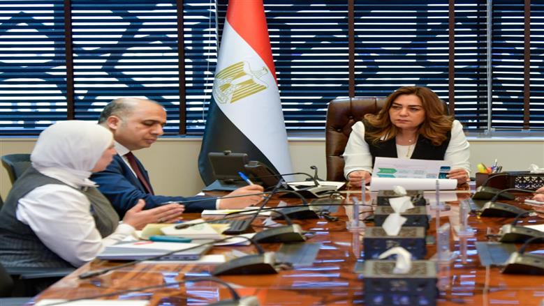 اجتماع وزيرة التنمية المحلية والبيئة