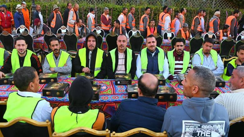 فطار محافظ البحيرة مع عمال النظافة