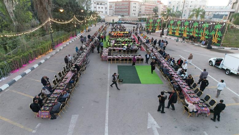 فطار محافظ البحيرة مع عمال النظافة