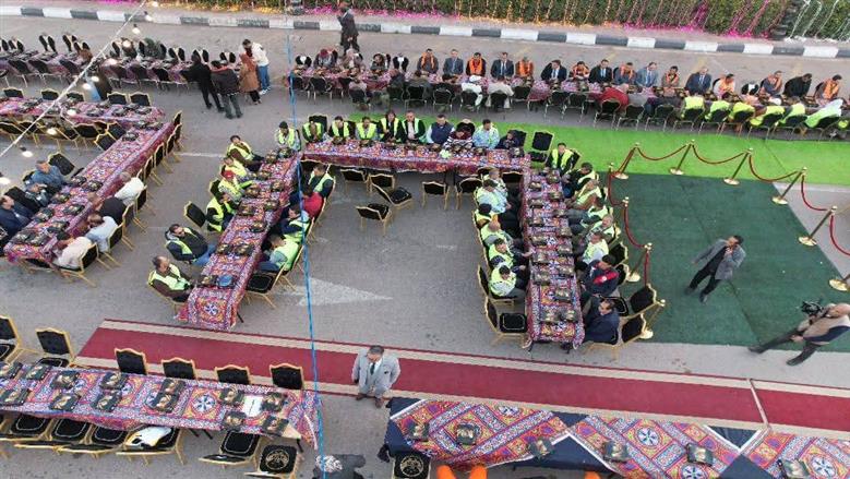 فطار محافظ البحيرة مع عمال النظافة