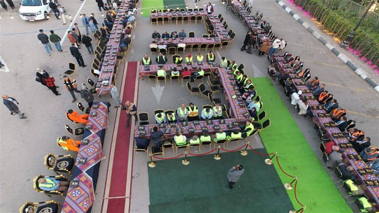 فطار محافظ البحيرة مع عمال النظافة