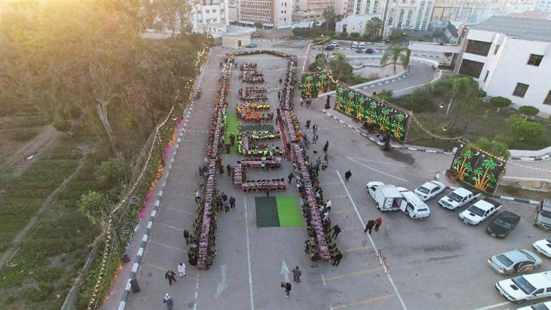 فطار محافظ البحيرة مع عمال النظافة