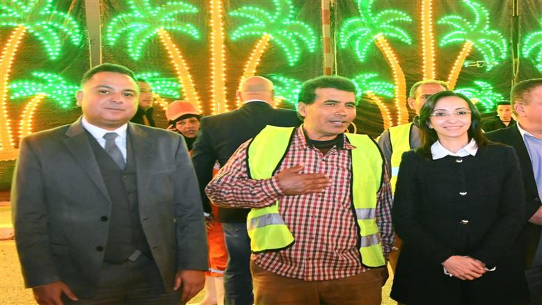 فطار محافظ البحيرة مع عمال النظافة