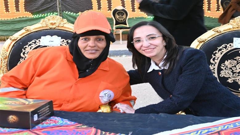 فطار محافظ البحيرة مع عمال النظافة