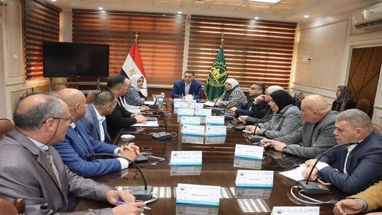 محافظ القليوبية يعقد أول اجتماع موسع برؤساء المدن: لا مكان للتقصير وخدمة المواطن أولاً. 