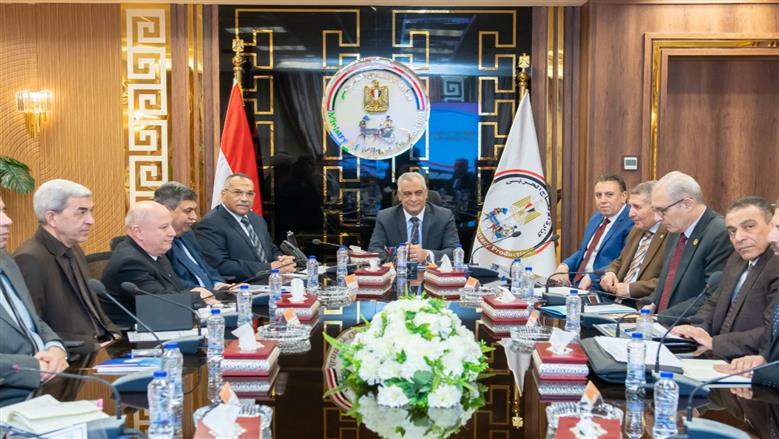 وزير الإنتاج الحربي يتابع مستجدات تنفيذ مشروعات مبادرة حياة كريمة
