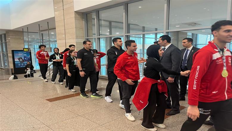 وزير الشباب خلال استقباله لبعثة منتخب السلاح 
