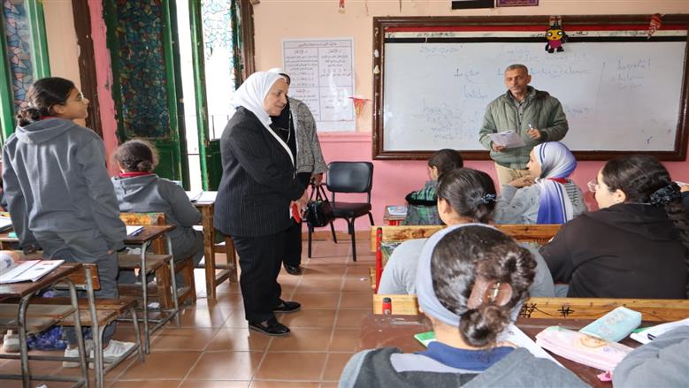 جولة مدير المديرية داخل مدرسة المنيرة
