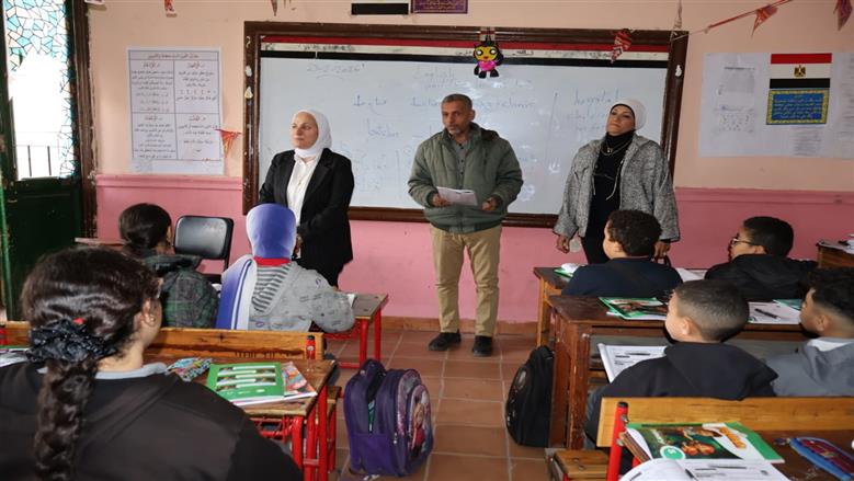 جولة مدير المديرية داخل مدرسة المنيرة