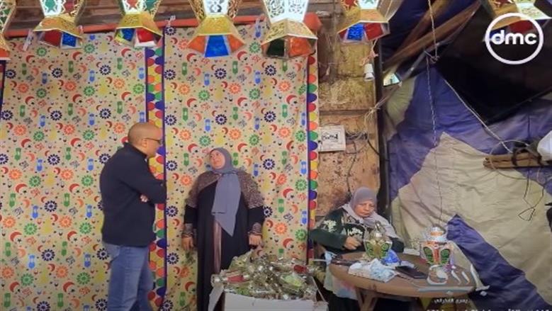 هواية بدأت من 26 سنة.. «أم عبده» تصنع فوانيس رمضان بالدرب الأحمر وتصدرها للخارج