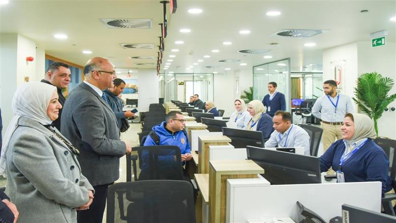 محافظ الإسكندرية يوجه بسرعة حل شكاوى المواطنين وتحسين الخدمات الحكومية