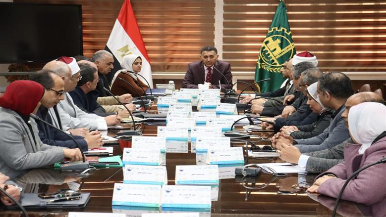 محافظ القليوبية لمديري مديريات الخدمات : العمل الميداني أساس العمل بعيداً عن المكاتب