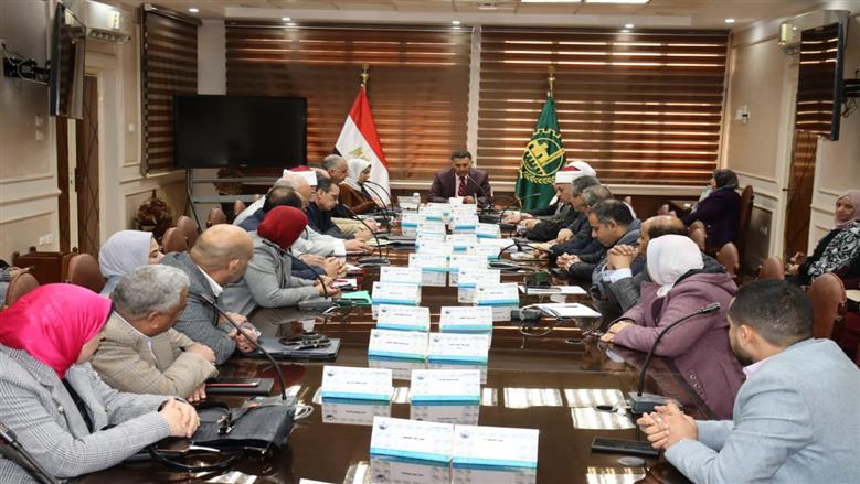 محافظ القليوبية لمديري مديريات الخدمات : العمل الميداني أساس العمل بعيداً عن المكاتب