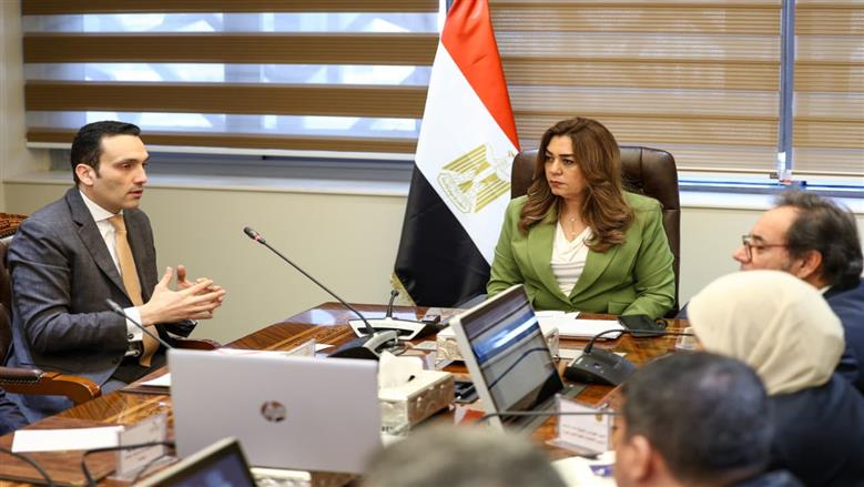 وزيرة التنمية المحلية والبيئة تتابع مع شركة سكاتك النرويجية