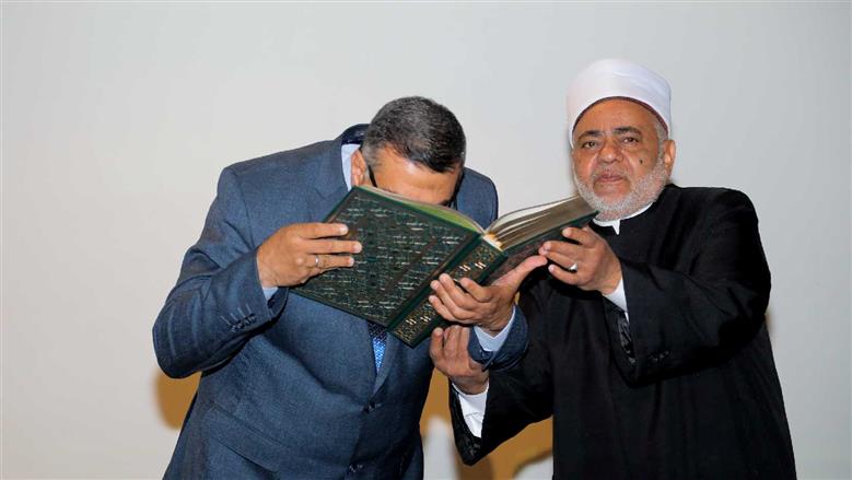 محافظ قنا