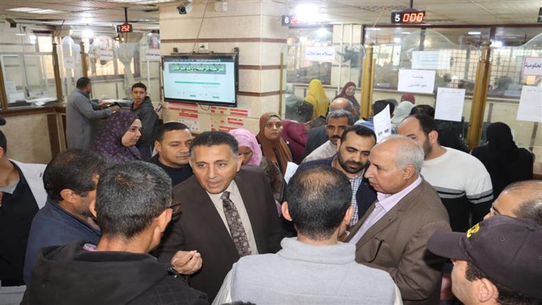 محافظ القليوبية يؤكد : حسن معاملة المواطنين، وتقليل زمن الانتظار، وخدمة متميزة تليق بالمواطنين