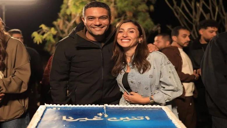 فريق عمل مسلسل اتنين غيرنا يحتفل بانتهاء التصوير 