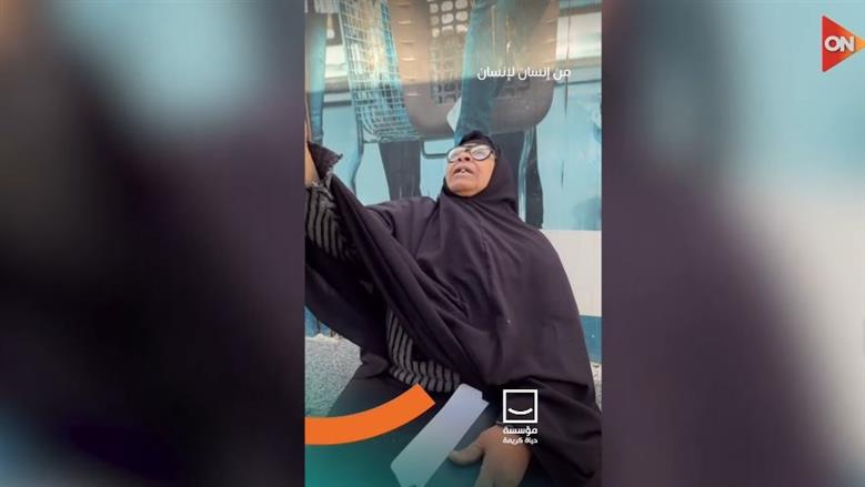 «حياة كريمة» تدعم أما تعول ابنين مكفوفين.. و20 ألف جنيه هدية لـ«الحاجة نبيلة»
