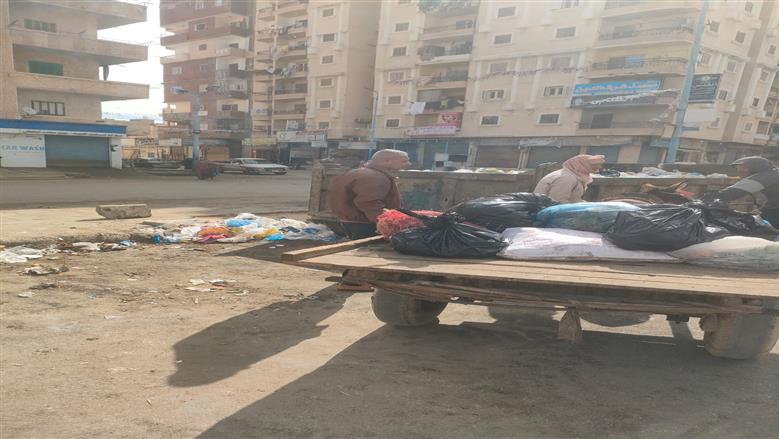 للحفاظ على مظهر المدينة.. حملة مكبرة بمرسى مطروح لضبط النباشين ومصادرة مركبات فرز القمامة