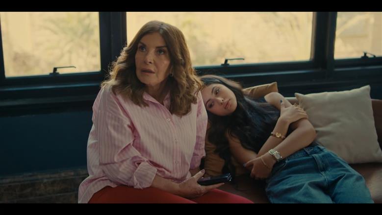ميرفت أمين تلوم «تيا» على سفرها دون إذن في الحلقة 10 من مسلسل كلهم بيحبوا مودي
