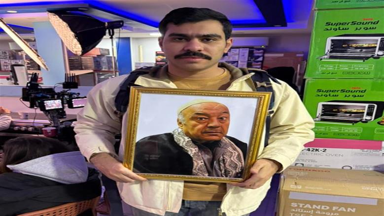 «أحلى مسا عليك يا معلم».. أحمد رمزي ينشر صورة جديدة من كواليس مسلسل فخر الدلتا