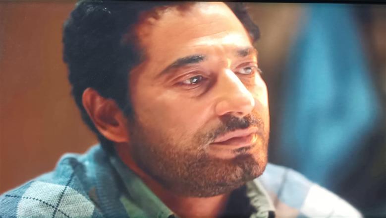 أحداث الحلقة 11 من مسلسل إفراج: عمرو سعد ينصح نجله ويواجه تحديات عاطفية