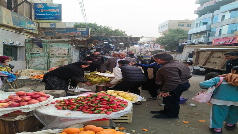 محافظ الفيوم يتابع حملات النظافة العامة ورفع الإشغالات بسنورس