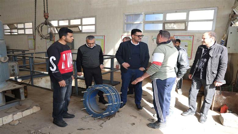 رئيس شركة مياه القليوبية يجري جولة تفقدية مفاجئة لمحطة رفع الصرف الصحي الرئيسية بقرية ميت حلفا