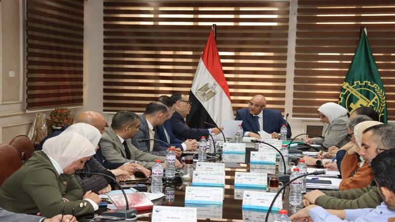 محافظ القليوبية يجتمع بصندوق التنمية الحضرية لتذليل المعوقات أمام مشروع تطوير عواصم المدن