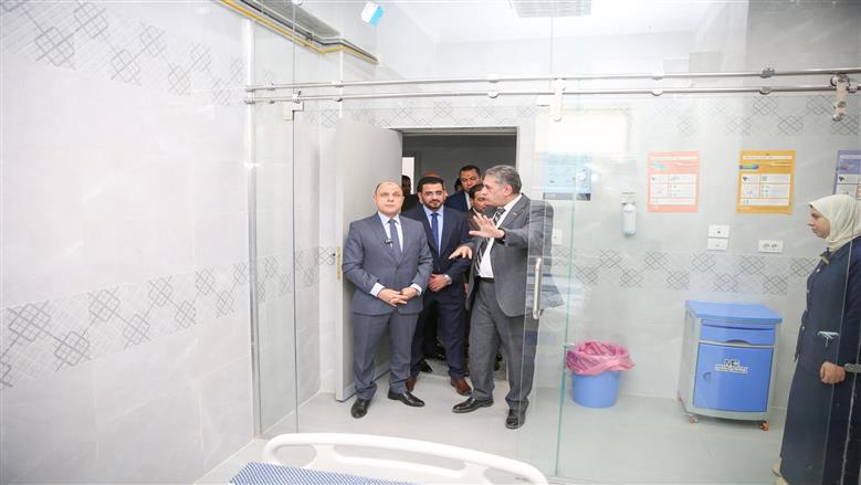 محافظ كفر الشيخ يفتتح العناية المركزة الجديدة بمستشفى فوه المركزي