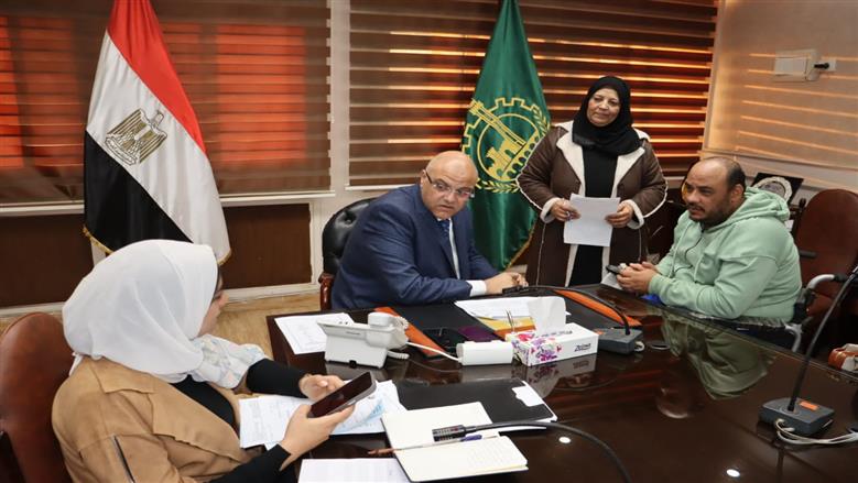 حلول عاجلة وحالات إنسانية ... محافظ القليوبية يعقد اللقاء الجماهيري الأسبوعي بالديوان العام لحل مشكلات وتلبية احتياجات مواطني المحافظة 