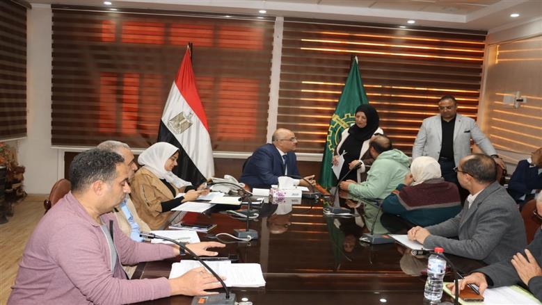 حلول عاجلة وحالات إنسانية ... محافظ القليوبية يعقد اللقاء الجماهيري الأسبوعي بالديوان العام لحل مشكلات وتلبية احتياجات مواطني المحافظة 