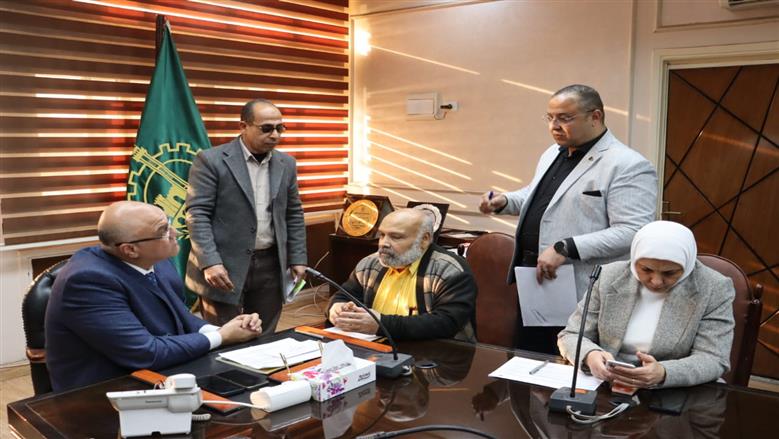 حلول عاجلة وحالات إنسانية ... محافظ القليوبية يعقد اللقاء الجماهيري الأسبوعي بالديوان العام لحل مشكلات وتلبية احتياجات مواطني المحافظة 