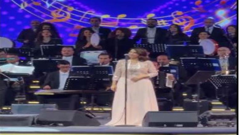 من العلمين للأوبرا.. ماجدة الرومي تتوشح بعلم مصر في حفلاتها