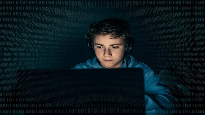 تطبيق شهير على هاتف أبنائك قد يعرضهم لخطر المواقع المشبوهة.. راقب هذه العلامات| عاجل