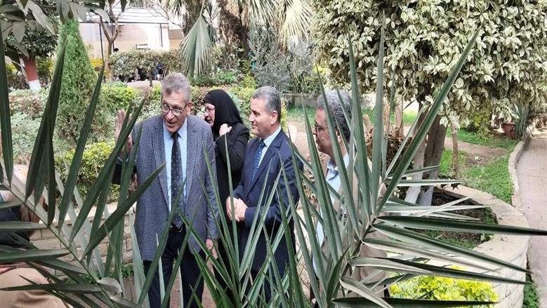 طب بنها : تطوير المساحات الخضراء بالكلية في إطار استراتيجية الجامعات الخضراء