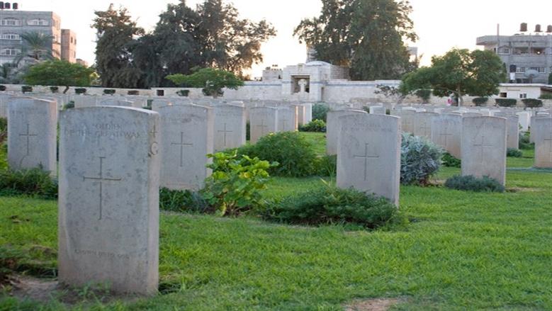 الاحتلال الإسرائيلي يجرف مقبرة في غزة تضم ضحايا الحربين العالميتين