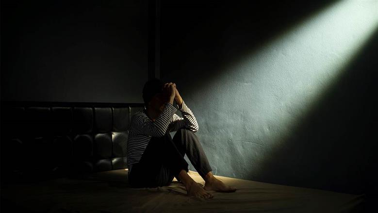 «الأزهر» يحذر: الحزن آفة العصر.. ويقدم روشتة للخلاص منه