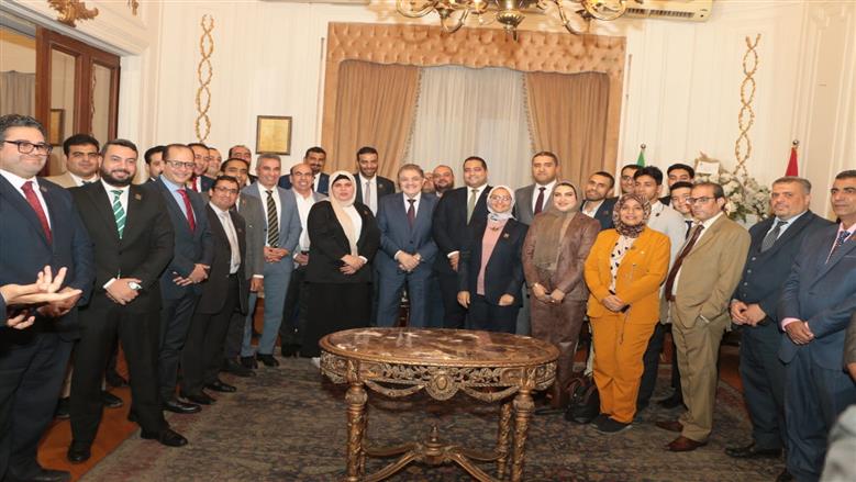 رئيس «الوفد» يستقبل «شباب مصر» ويؤكد: المجالس المحلية مدرسة الكوادر