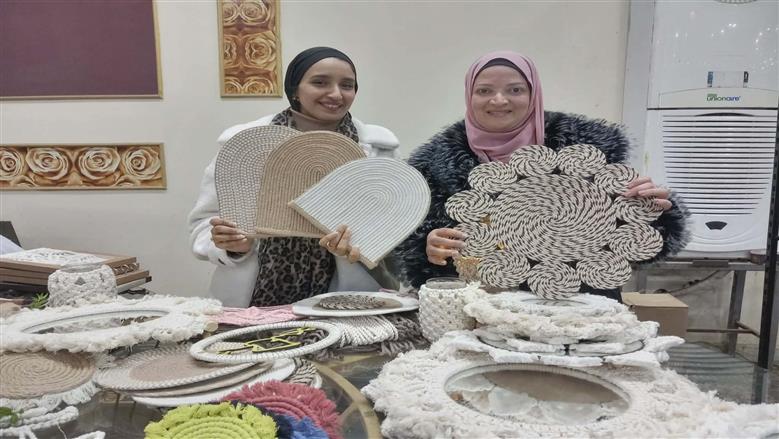 «كراكيب البنات».. سيدات «بيلا» بكفر الشيخ يقتحمن عالم التجارة بمنتجات هاند ميد