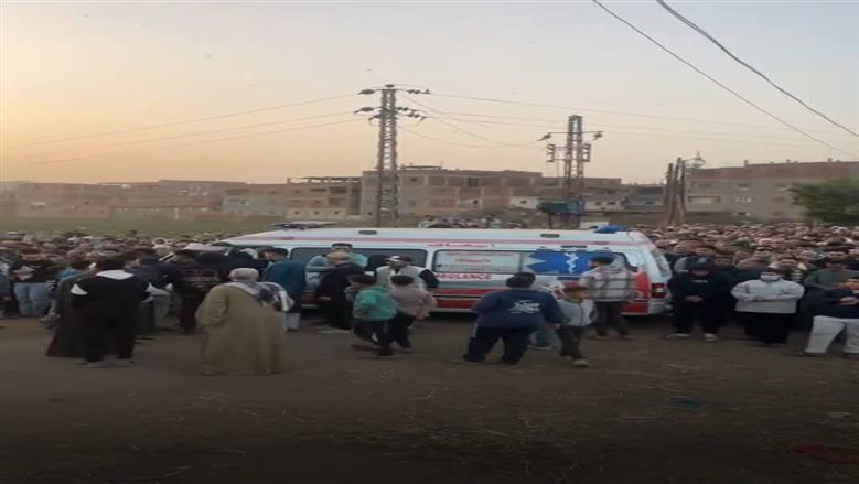 قرية الصواف تكتسي بالسواد.. تشييع جثمان طفل غرق في مياه النيل بالبحيرة.. صور