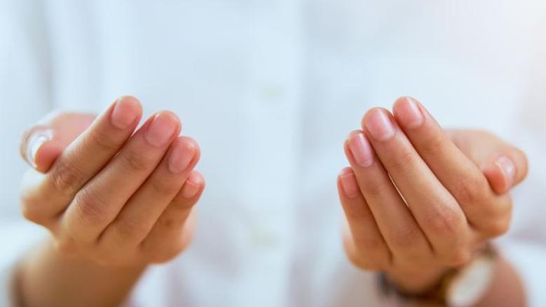 دعاء قضاء الدين: اللَّهمَّ اكفِني بحلالِك عن حرامِك واغنِني بفضلِك عمَّن سواك