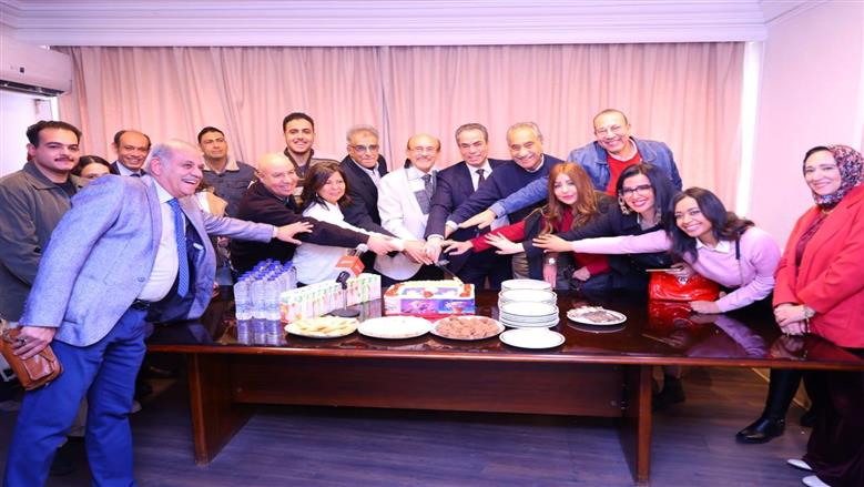 «مرفوع مؤقتا من الخدمة» مسلسل إذاعي جديد بطولة الفنان محمد صبحي