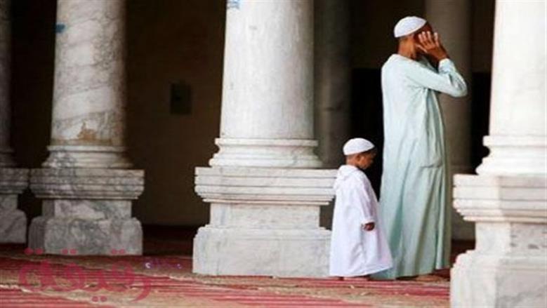  حكم الدخول للمسجد بالرجل اليمنى والخروج بالرجل اليسرى؟ سٌنة مستحبة