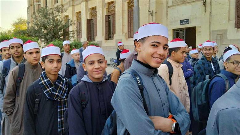رئيس «أزهرية أسيوط» يشيد بالتزام الطلاب بارتداء الزي المدرسي في أول أيام الدراسة