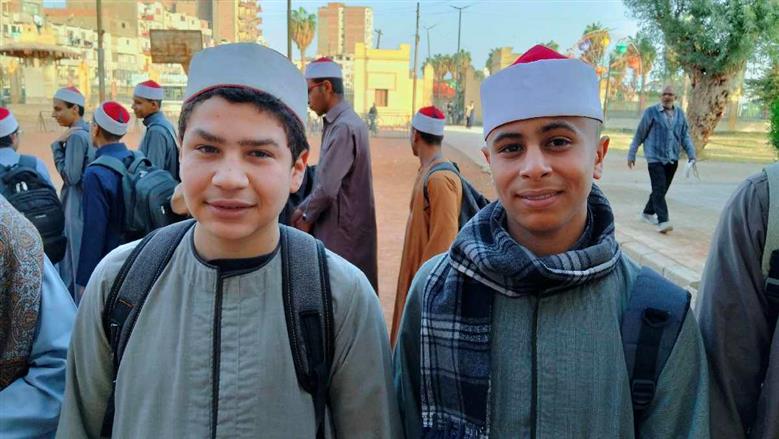 بالعمة والطربوش معهد فؤاد الأول بأسيوط يستقبل طلاب الأزهر في أول أيام العام الدراسي الثاني وسط أجواء مهيبة