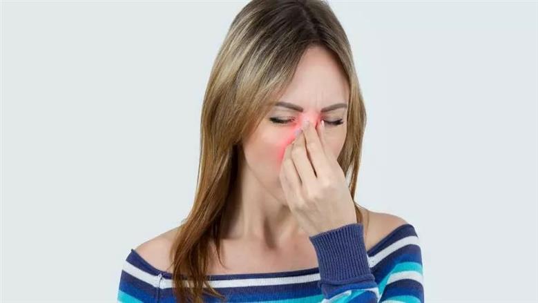 أضرار عدم علاج سيلان الأنف.. 5 أعراض لا تتجاهلها