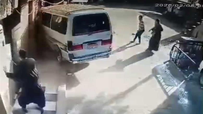 سائق ميكروباص يدهس طفلين أثناء الهروب من مشاجرة في أسيوط