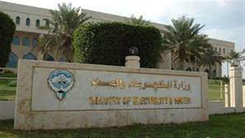 انقطاع جزئي للتيار الكهربائي في مناطق بالكويت بعد سقوط شظايا مسيرات إيرانية