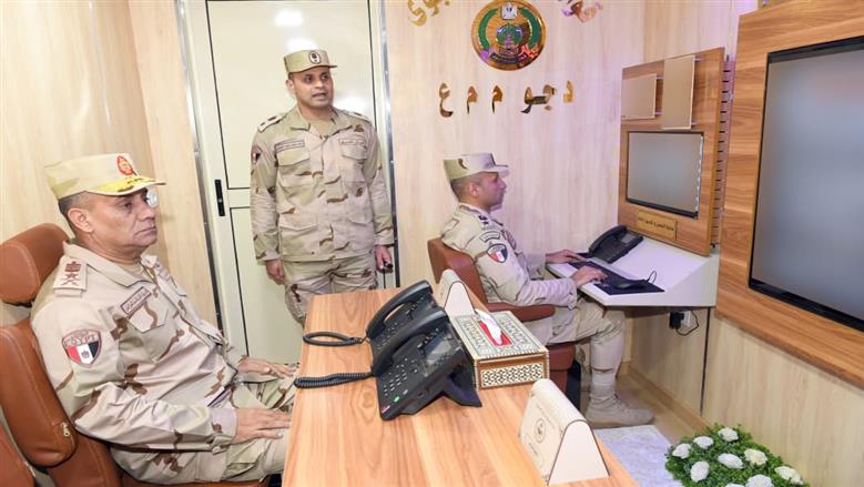 عاجل.. وزير الدفاع يتفقد الجاهزية القتالية للمنطقة المركزية العسكرية (صور وفيديو)